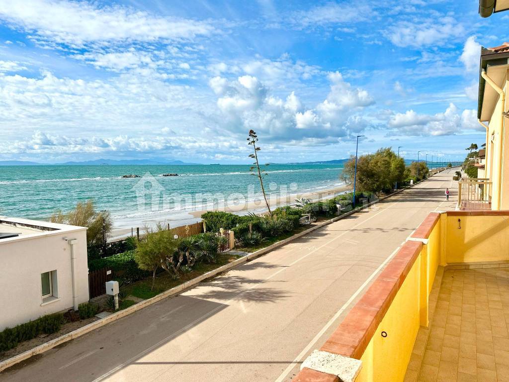 balcone fronte mare