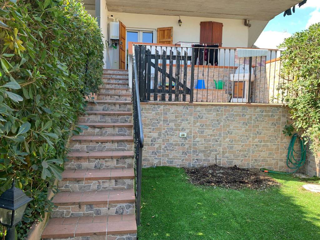 Rent Apartment Ravenna. 3room flat in viale Giotto. Good condition