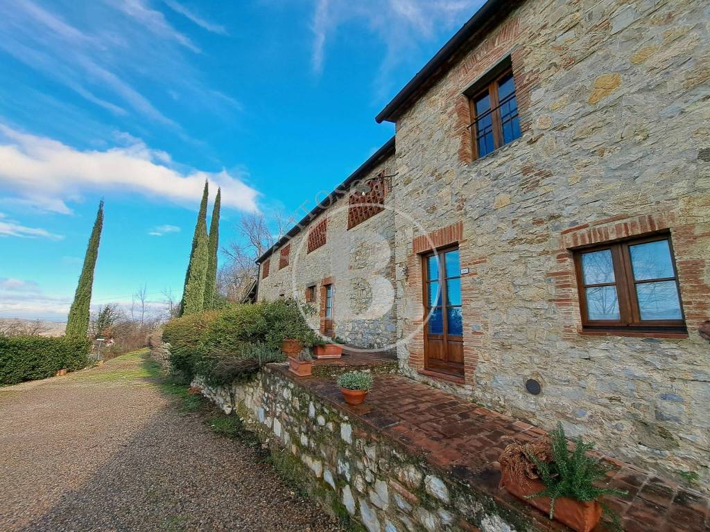 Casale diviso in appartamenti, Chianti classico