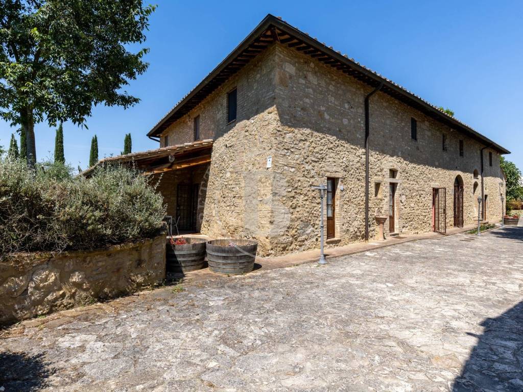 San Gimignano, azienda agrituristica con piscina,