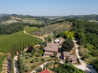 San Gimignano, azienda agrituristica con piscina,