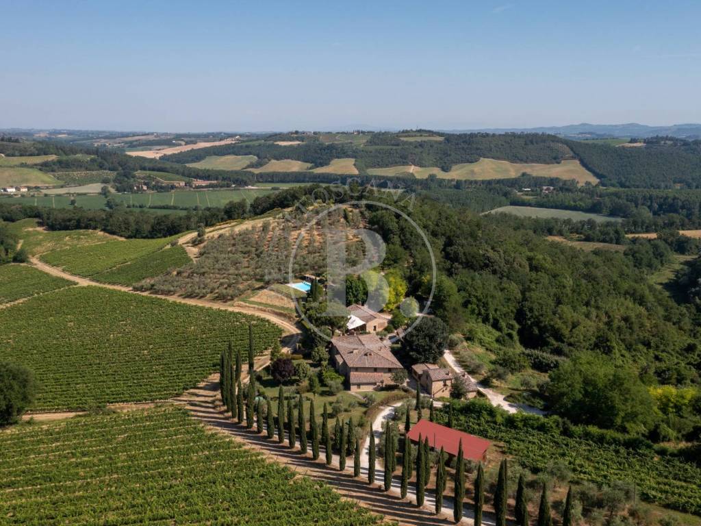 San Gimignano, azienda agrituristica con piscina,