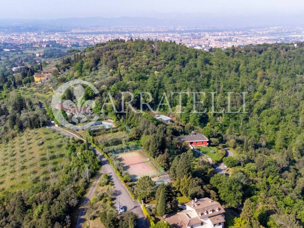 Villa di lusso con piscina e campo da tennis a Fir