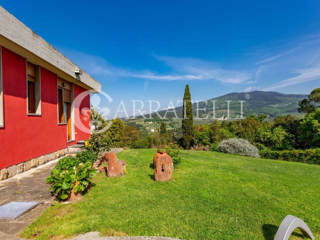 Villa di lusso con piscina e campo da tennis a Fir