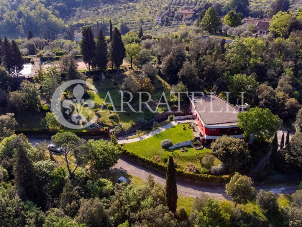 Villa di lusso con piscina e campo da tennis a Fir