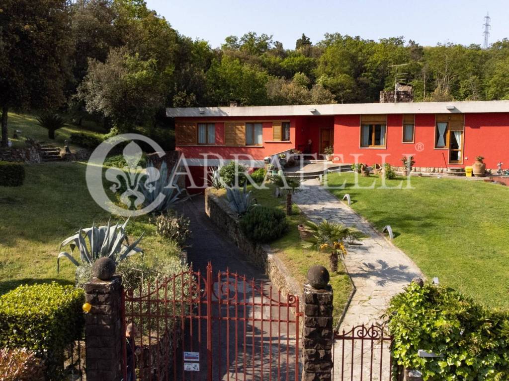 Villa di lusso con piscina e campo da tennis a Fir