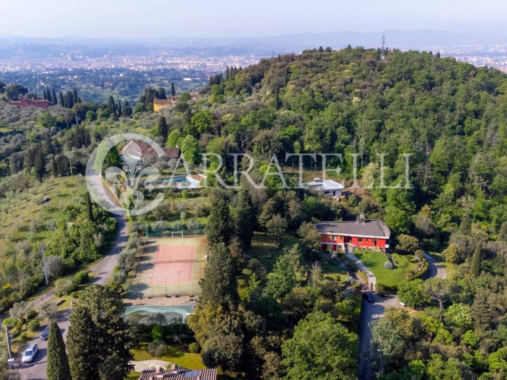 Villa di lusso con piscina e campo da tennis a Fir