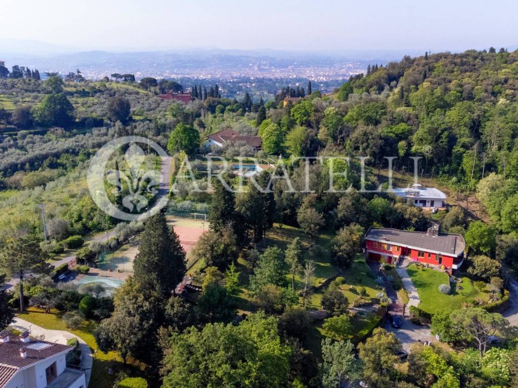 Villa di lusso con piscina e campo da tennis a Fir