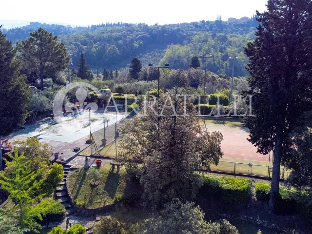 Villa di lusso con piscina e campo da tennis a Fir