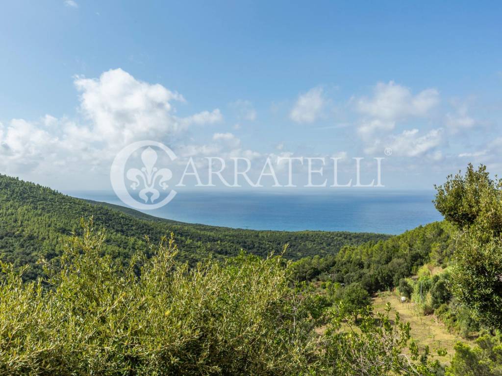 Villa panoramica con terreno e vista mare a Livorn