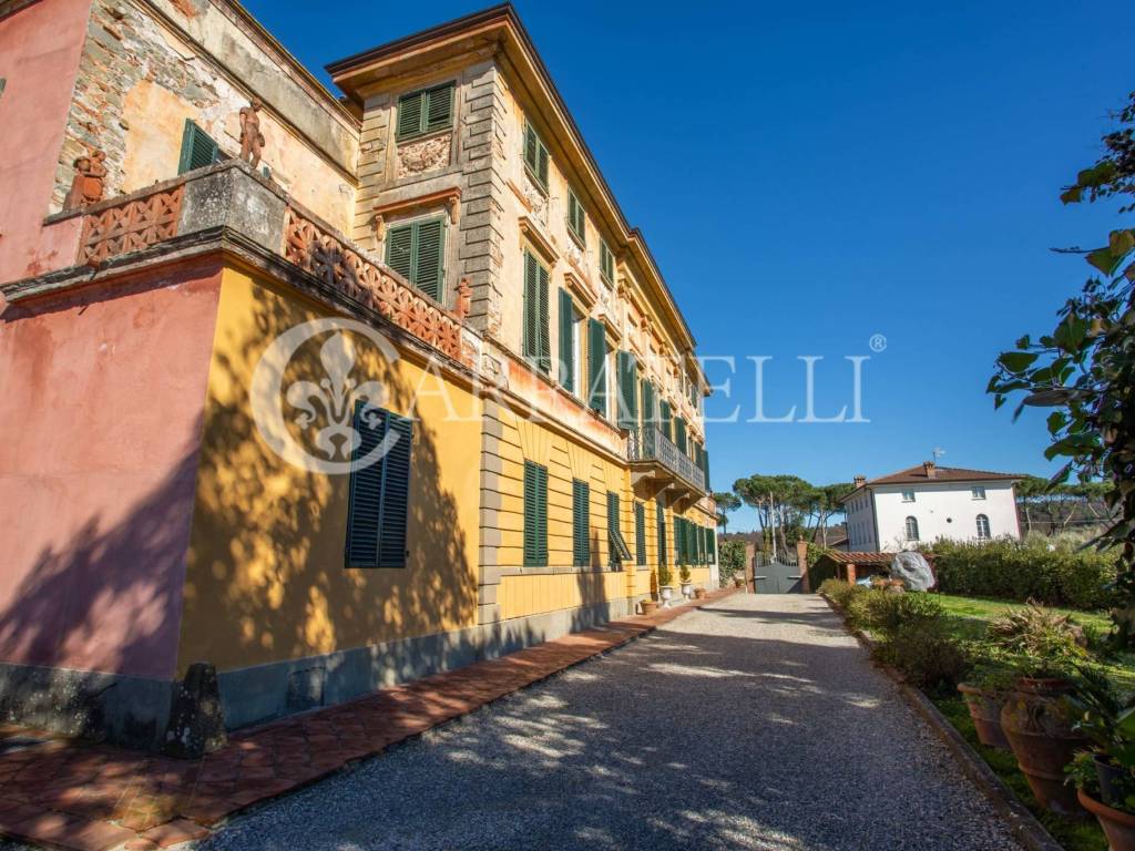 Meravigliosa villa storica con parco vicino Lucca 