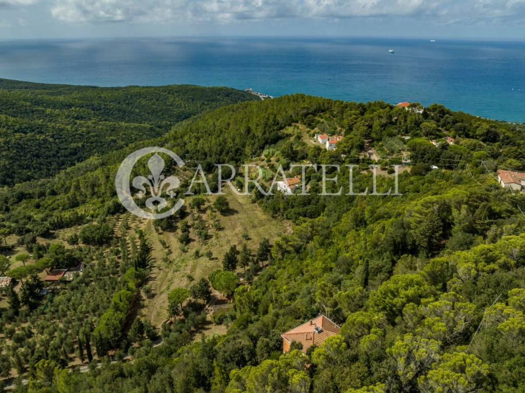 Villa panoramica con terreno e vista mare a Livorn