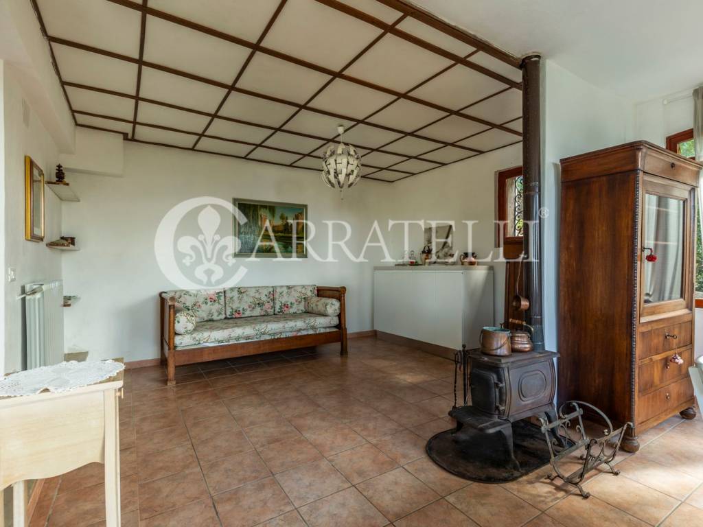 Villa panoramica con terreno e vista mare a Livorn