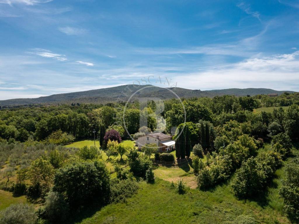 casale perfettamente ristrutturato con giardino