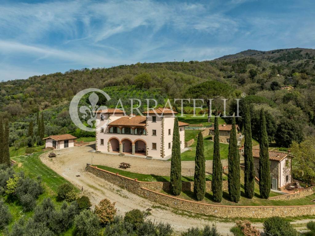 Villa con terreno e piscina panoramica