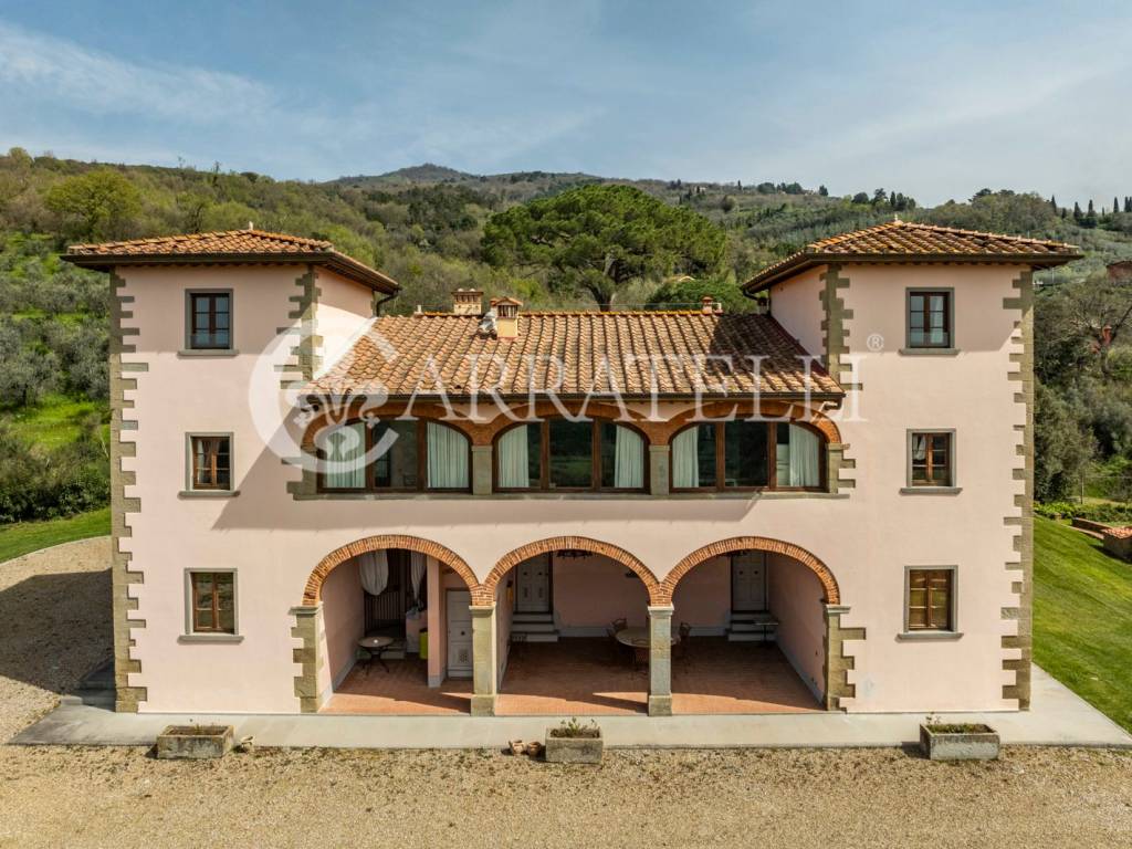 Villa con terreno e piscina panoramica