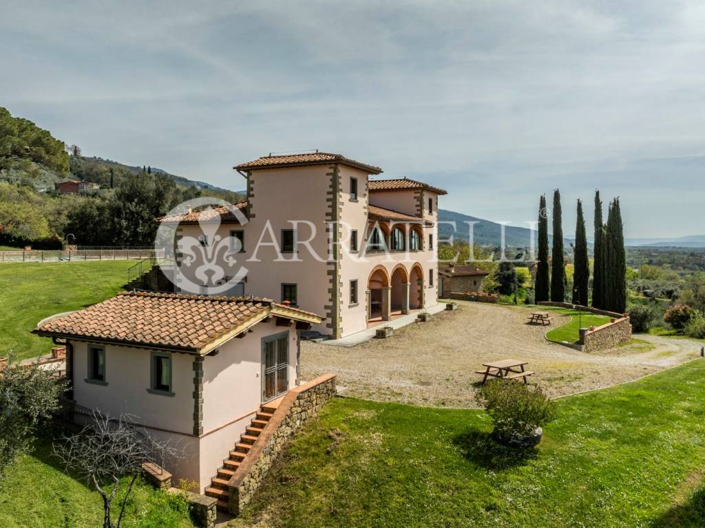 Villa con terreno e piscina panoramica