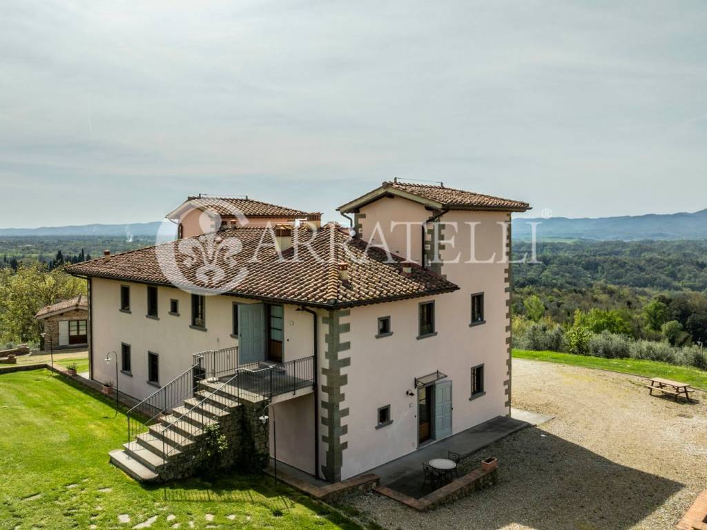 Villa con terreno e piscina panoramica