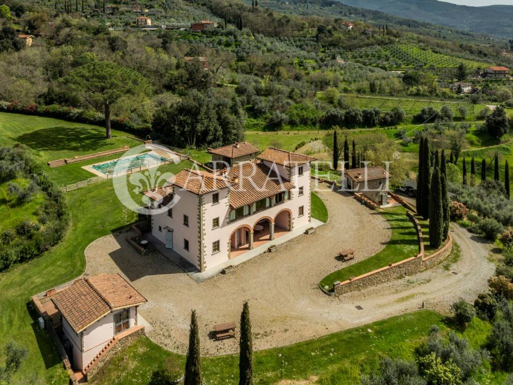 Villa con terreno e piscina panoramica