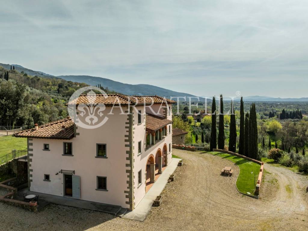 Villa con terreno e piscina panoramica