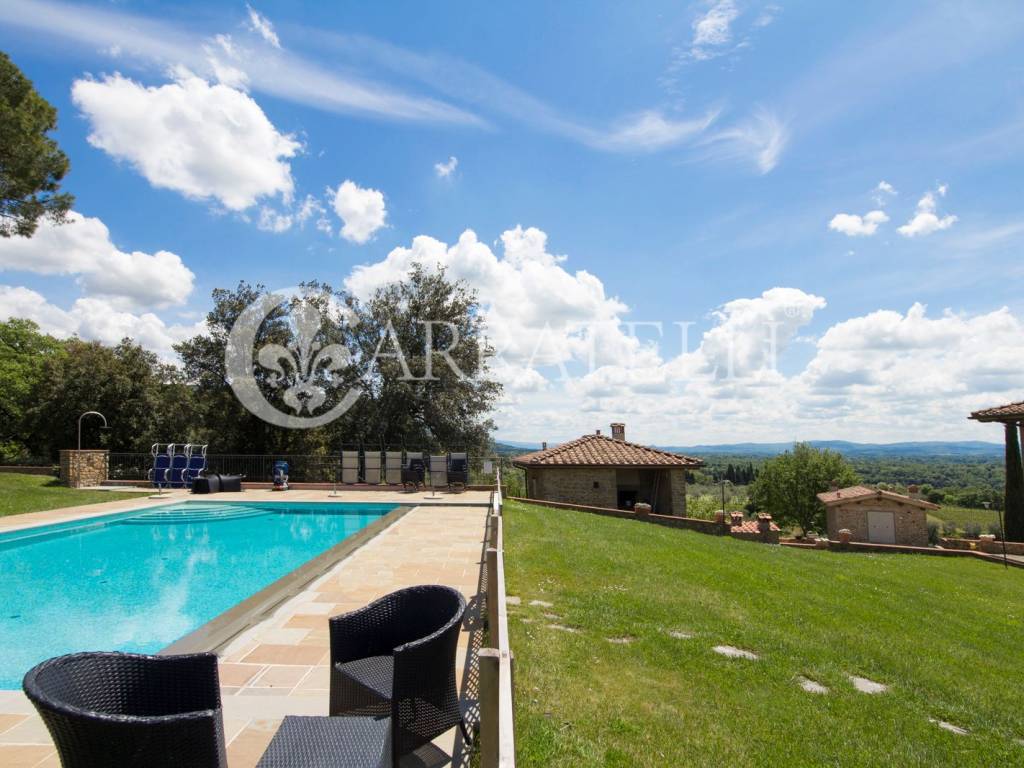 Villa con terreno e piscina panoramica