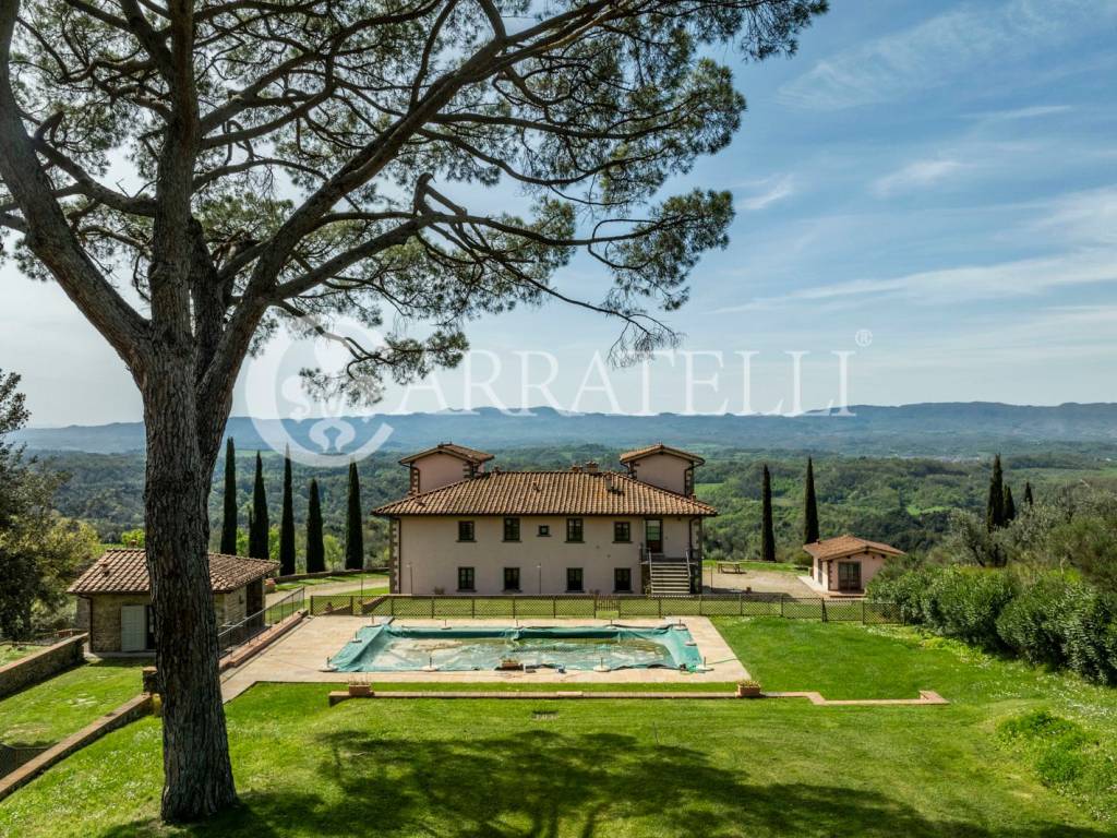 Villa con terreno e piscina panoramica