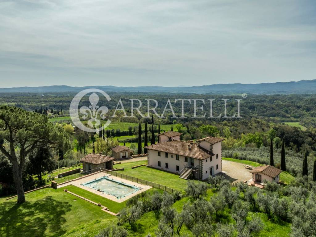 Villa con terreno e piscina panoramica