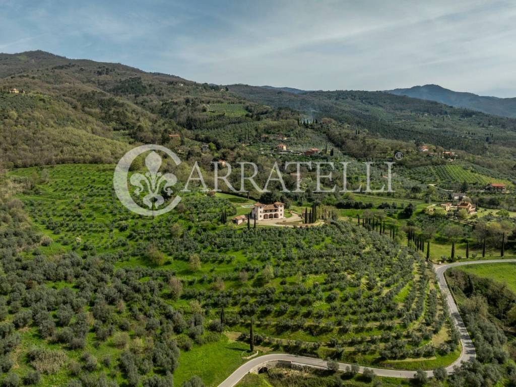 Villa con terreno e piscina panoramica