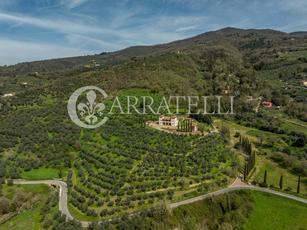 Villa con terreno e piscina panoramica