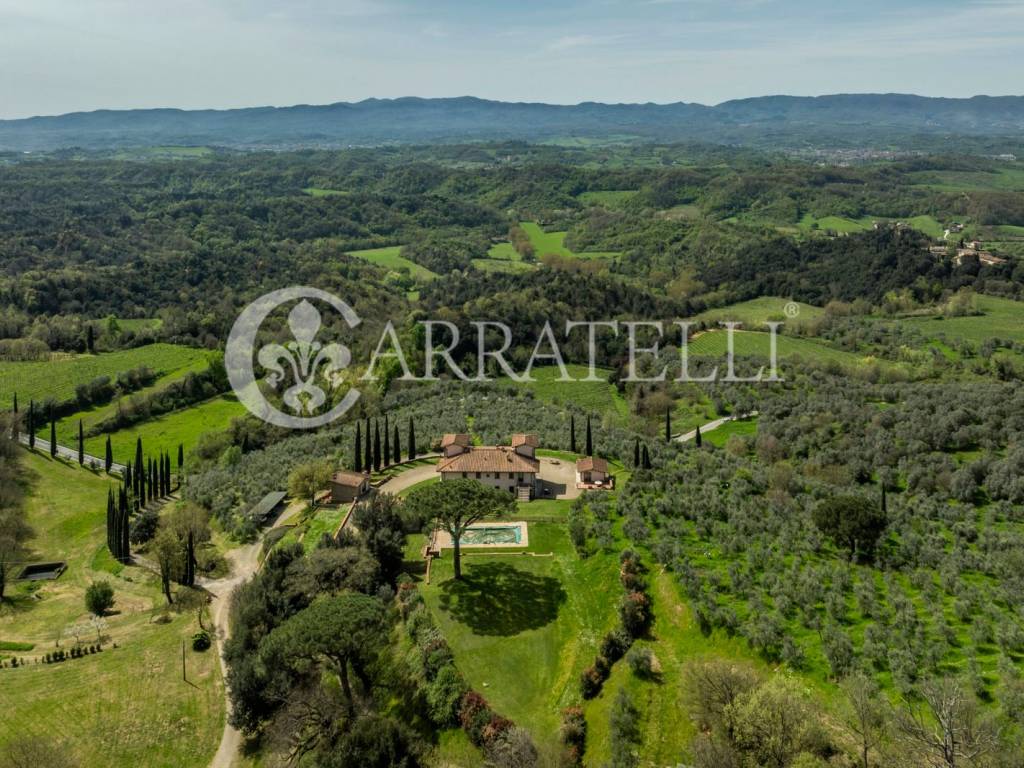 Villa con terreno e piscina panoramica