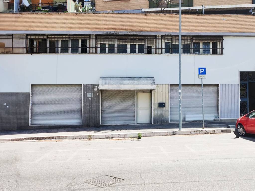 Locale commerciale via umberto moricca 88, baldo degli ubaldi, roma