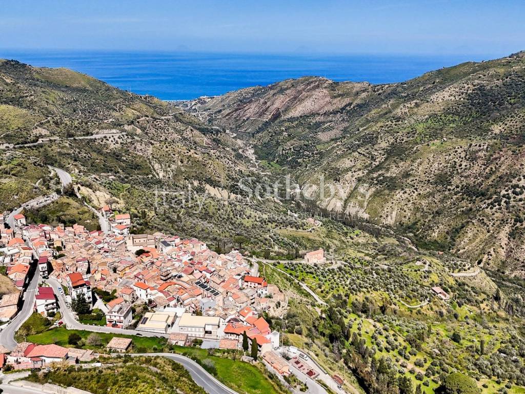 Paese di Reitano dall'alto