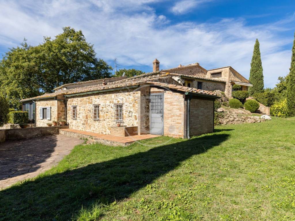 Complesso colonico con piscina, Radicondoli-Siena