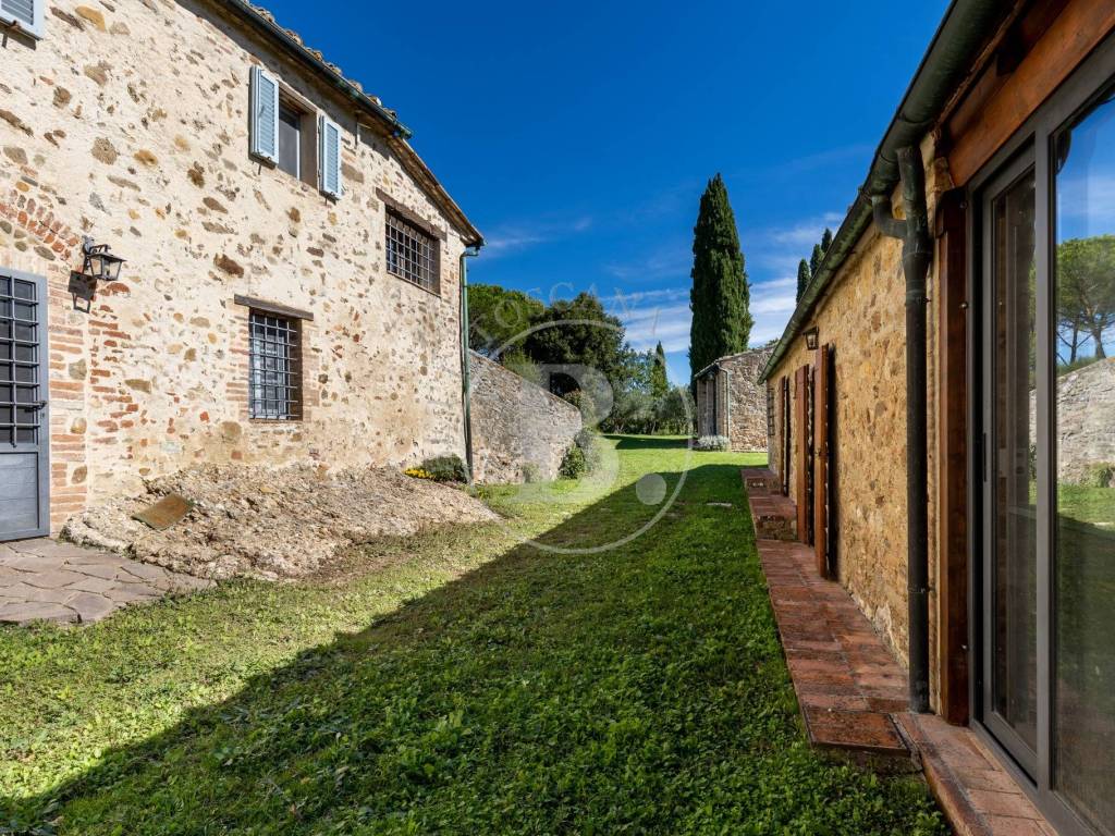 Complesso colonico con piscina, Radicondoli-Siena