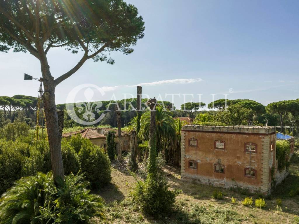 Ruderi con accesso al mare a Castagneto Carducci