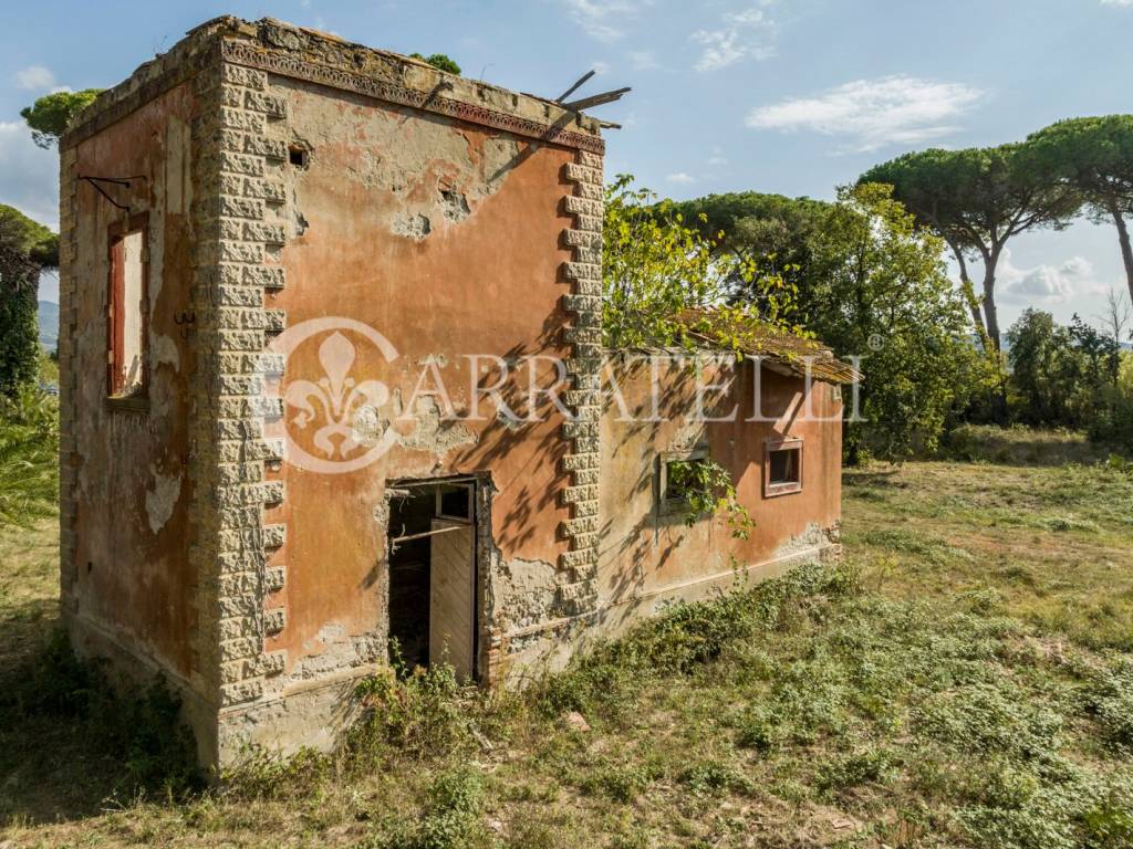 Ruderi con accesso al mare a Castagneto Carducci