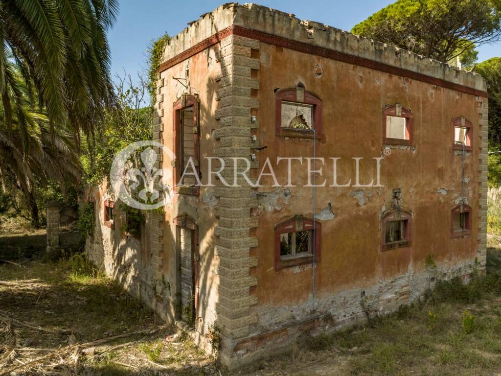 Ruderi con accesso al mare a Castagneto Carducci