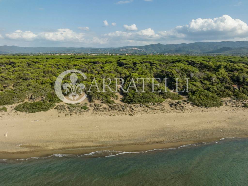 Ruderi con accesso al mare a Castagneto Carducci