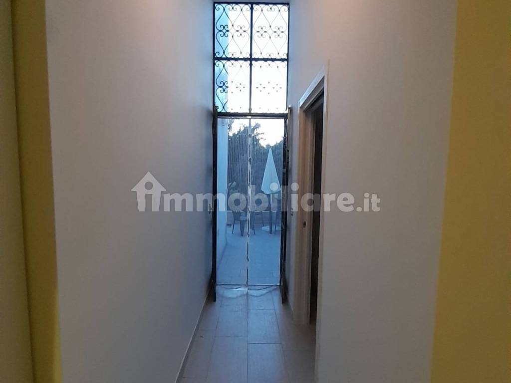 Affitto Appartamento Leverano. Bilocale in via Leuca 114. Ottimo stato,  piano terra, posto auto, riscaldamento autonomo, rif. 111008801