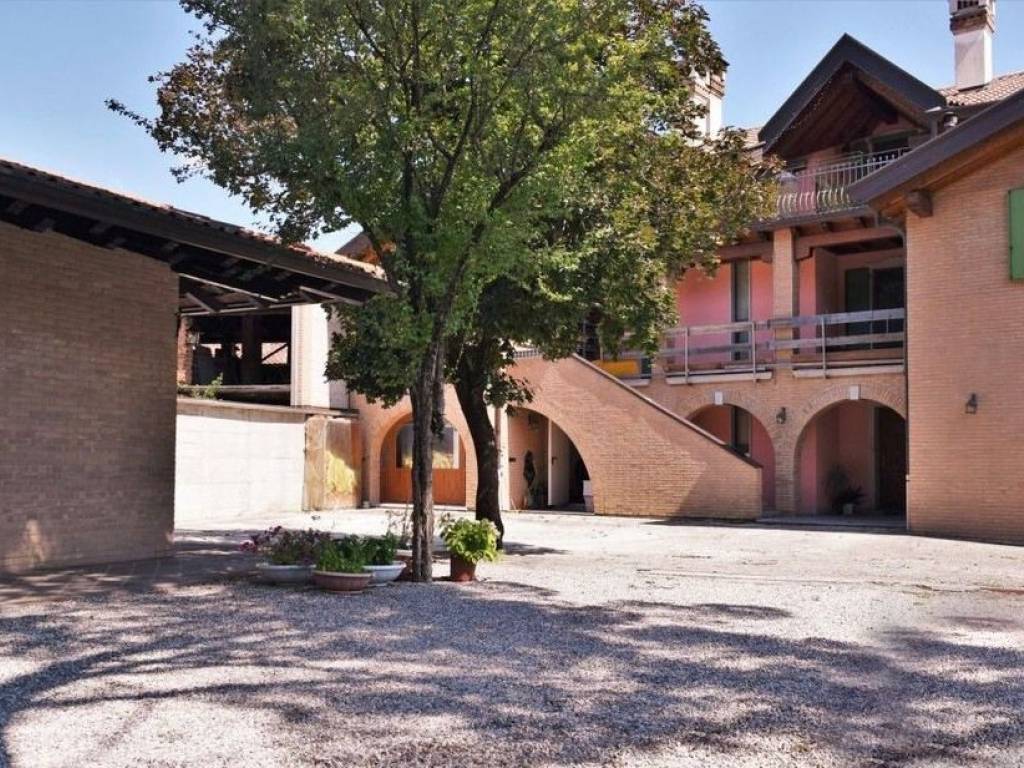 Villa unifamiliare via del cotonificio, centro, gorizia