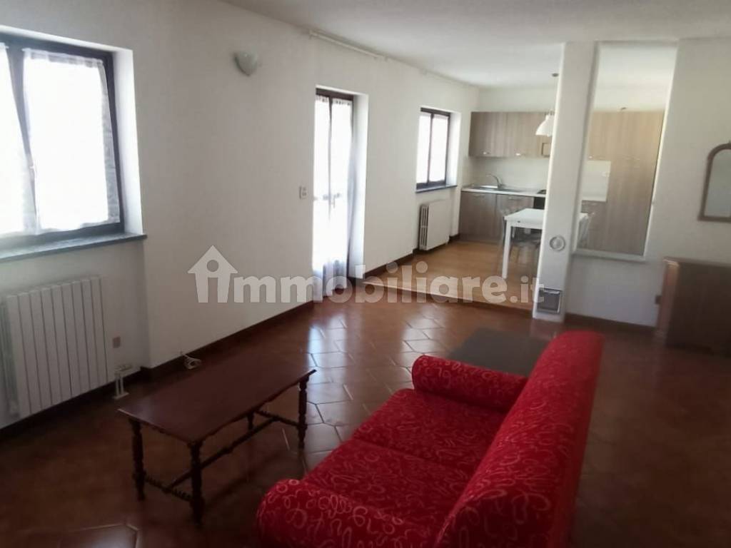 Rent Apartment Gignod. 3room flat in frazione Savin 9. Good condition