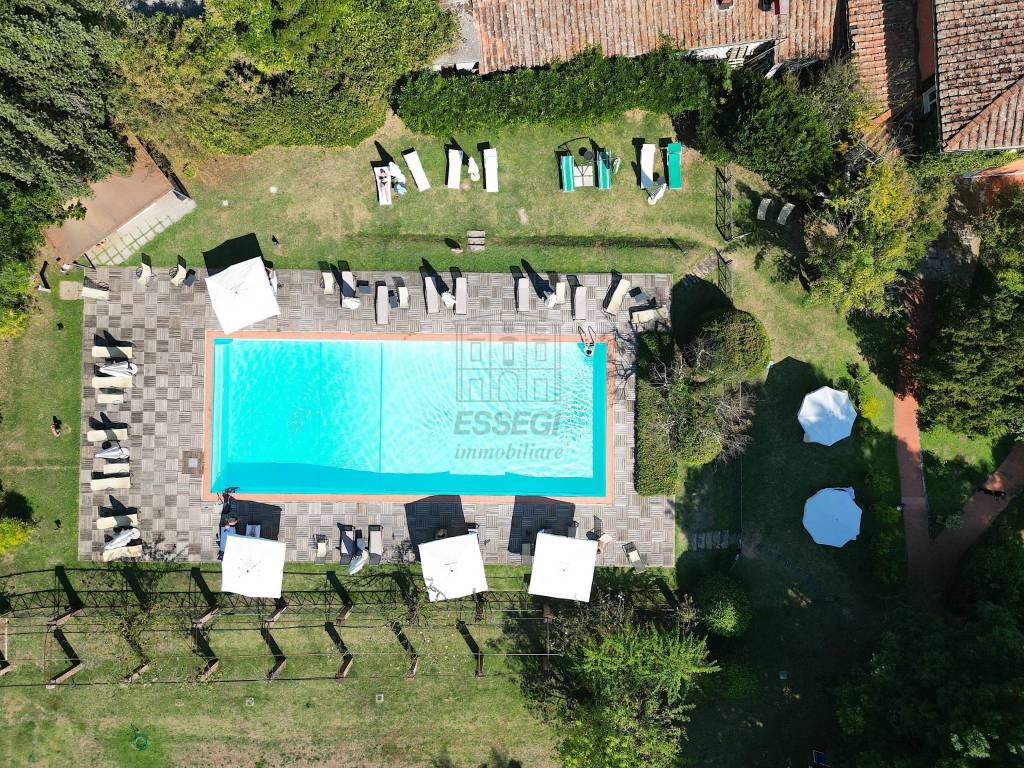 vendesi villa con parco e piscina lucca DJI_0977.J