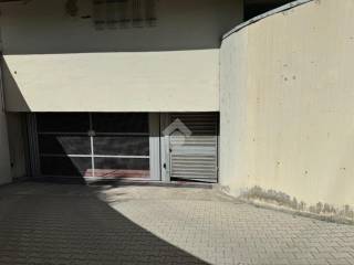 Ingresso area posti auto coperti