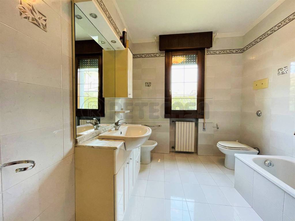 BAGNO FINESTRATO 