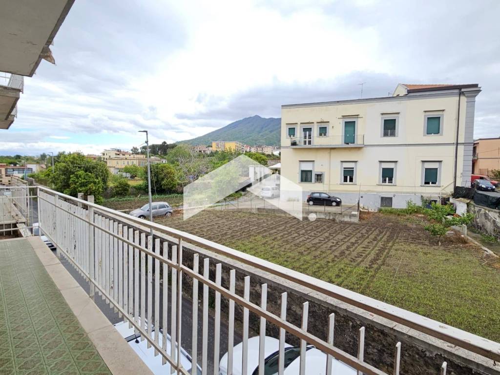 balcone affaccio via Catini Vesuvio