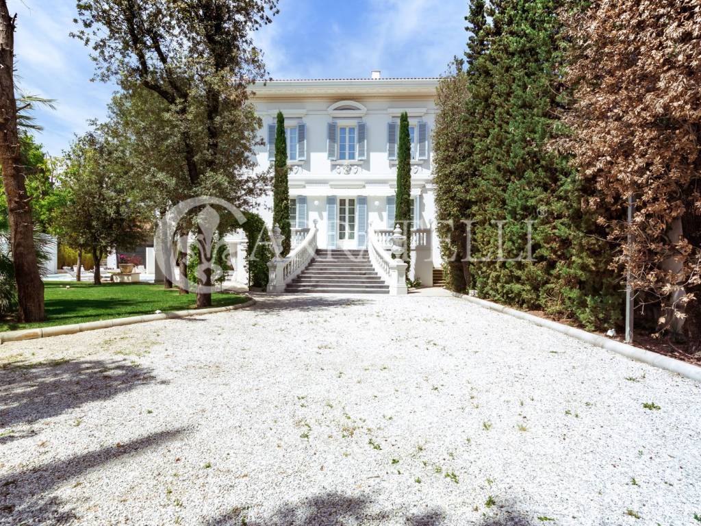 Villa di charme con giardino e piscina a Empoli