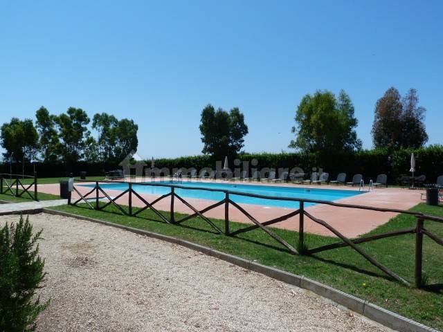 PISCINA CON PARCO