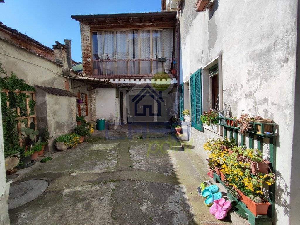 cortile-comune-interno.jpg