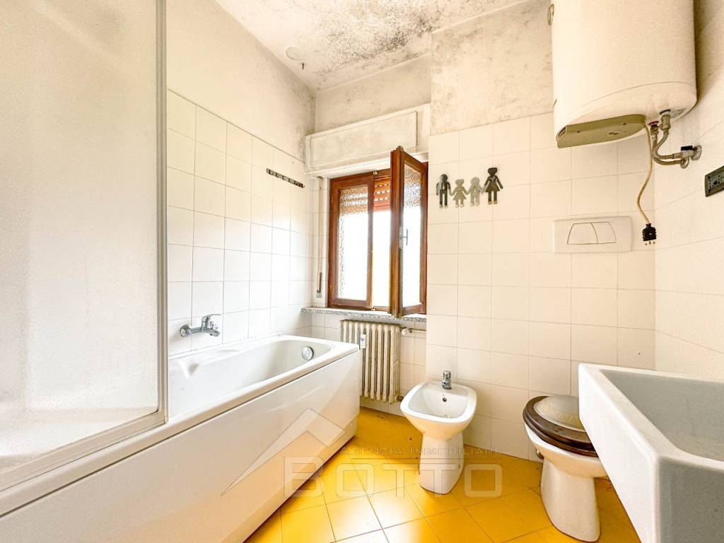 casa vendita guardabosone bagno2 wmk 0