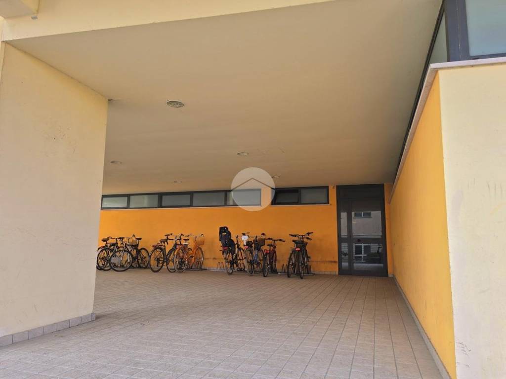 7-posto bici in spazio condominiale (3)